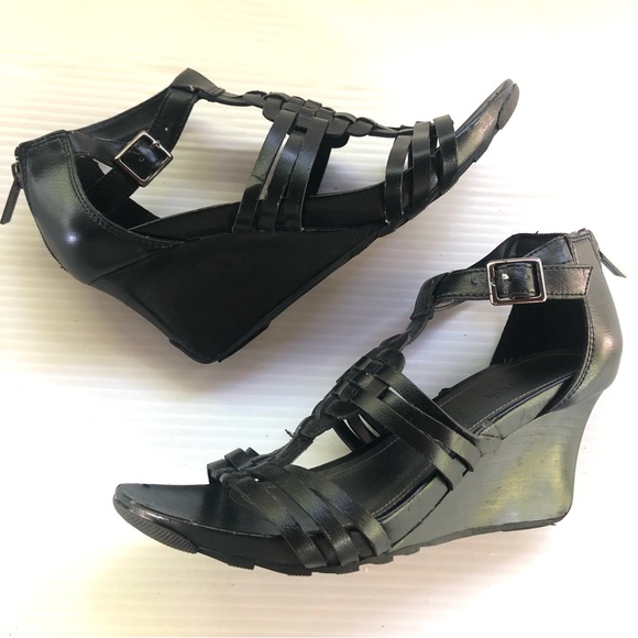 Reaction Kenneth Cole Black Strappy Wedge 7.5 - Picture 3 of 10